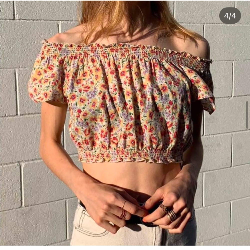 URBAN OUTFITTERS top crop Misa Floral bdg FREE PEOPLE Brandy Melville shirt‎